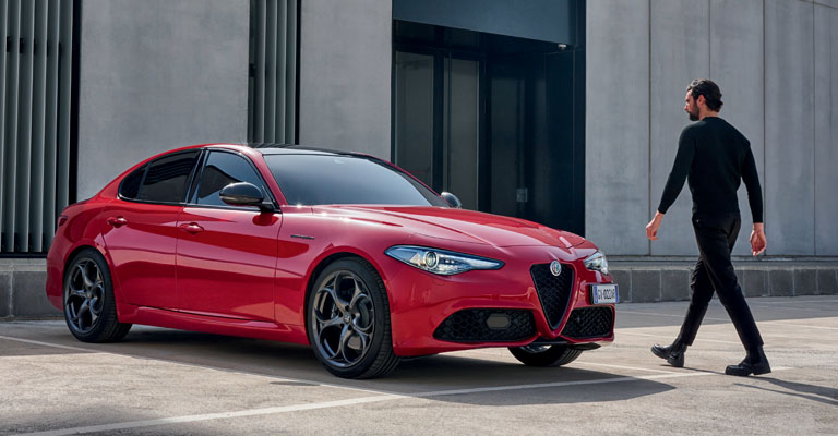 Alfa Romeo Giulia Estrema tua da 599€ al mese, da Spazio a Torino